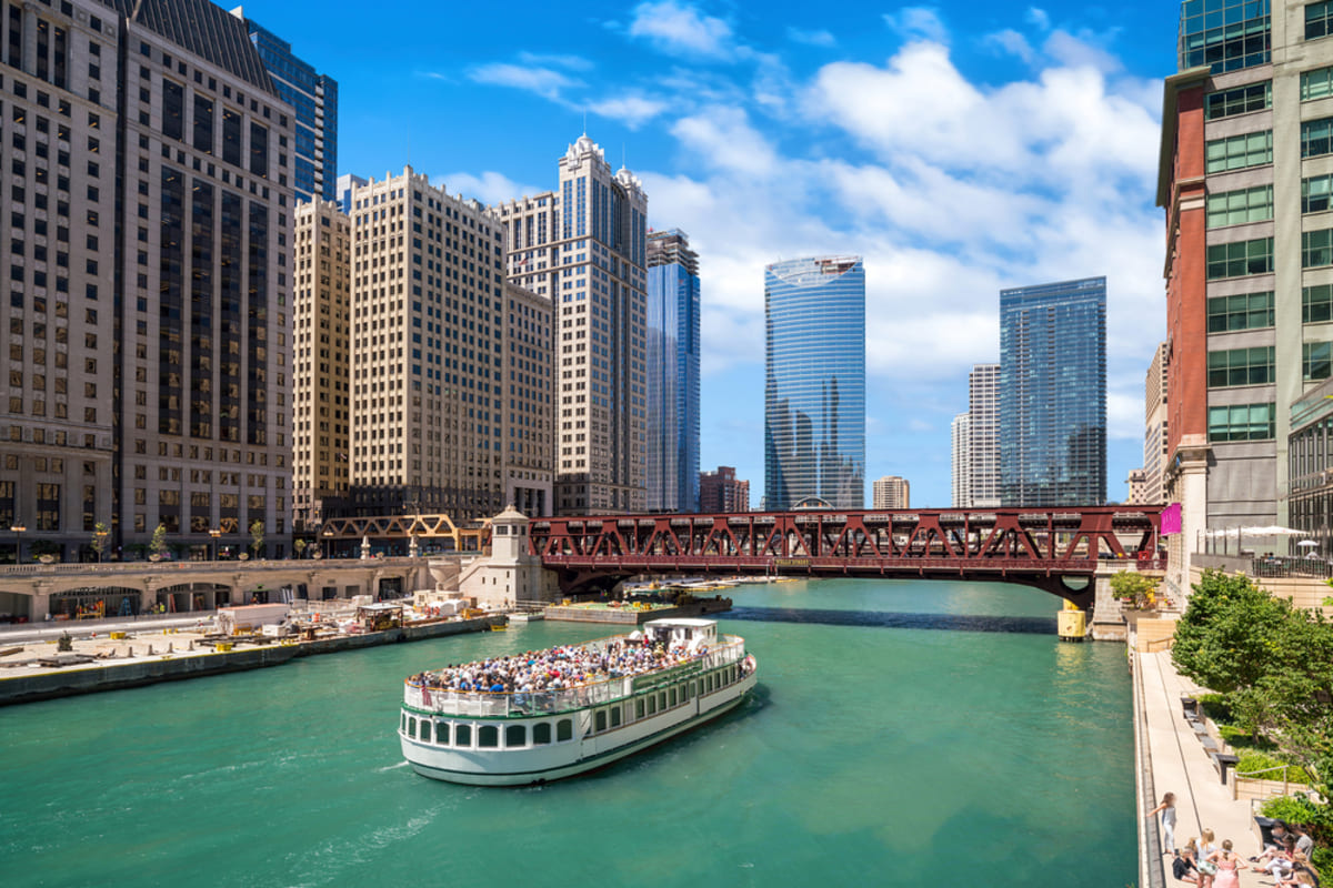 Chicago commercial real estate along the Chicago River