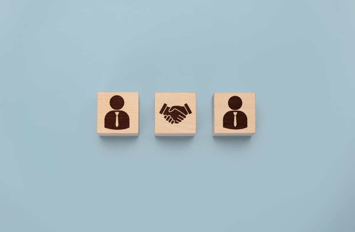 Negotiation icons represent commercial real estate brokers Chicago